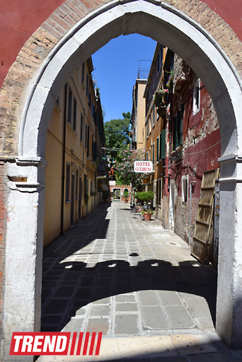 Venice considering fining tourists for carrying alcohol