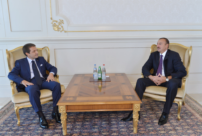 Azerbaijani President receives credentials of ambassadors of several countries (PHOTO)