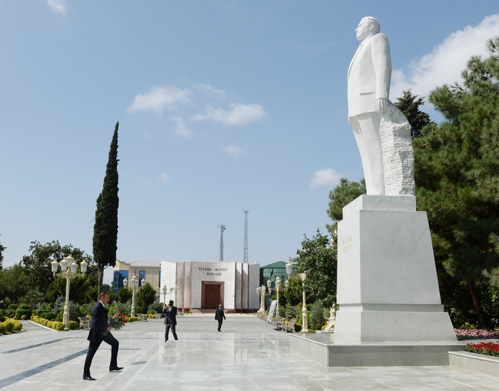 Azerbaijani President Ilham Aliyev arrives in Jalilabad District (PHOTO)
