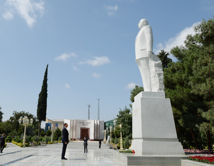 Azerbaijani President Ilham Aliyev arrives in Jalilabad District (PHOTO)