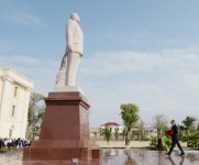 Azerbaijani President arrives in Salyan district (PHOTO)