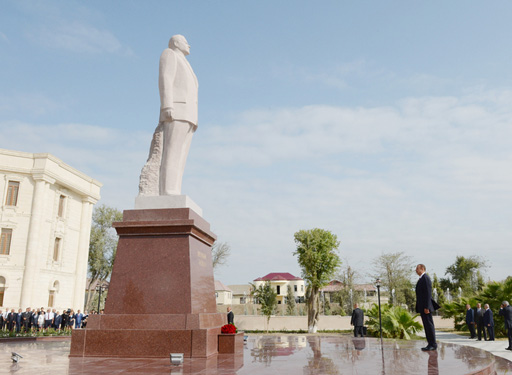 Azerbaijani President arrives in Salyan district (PHOTO)