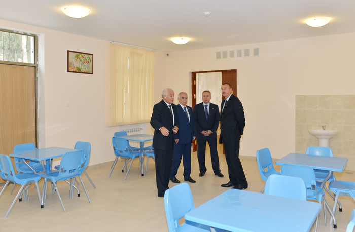 President Ilham Aliyev inspects two remodeled schools in Baku (PHOTO)