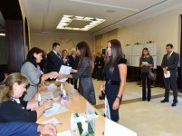 Azerbaijani President and his spouse cast votes at presidential election (UPDATE) (PHOTO)