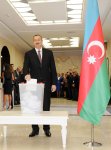 Azerbaijani President and his spouse cast votes at presidential election (UPDATE) (PHOTO)