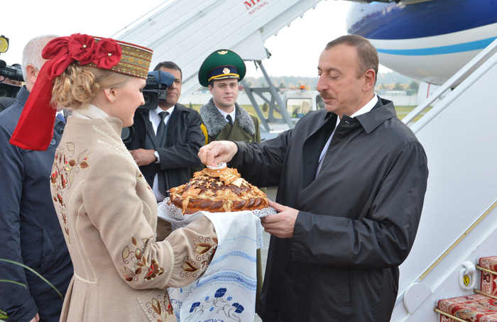 Azerbaijani President arrives in Belarus to attend CIS summit (PHOTO)