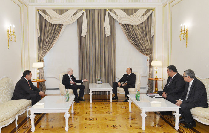 Azerbaijani President receives president of European Olympic Committees (PHOTO)