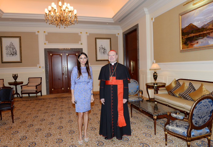 Heydar Aliyev Foundation president Mehriban Aliyeva meets president of Pontifical Council for Culture (PHOTO)