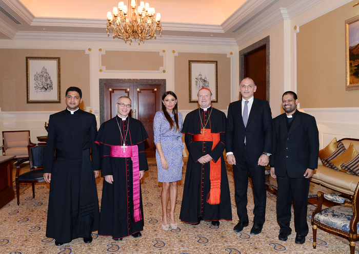 Heydar Aliyev Foundation president Mehriban Aliyeva meets president of Pontifical Council for Culture (PHOTO)