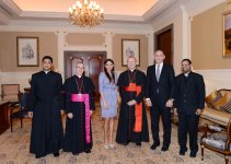 Heydar Aliyev Foundation president Mehriban Aliyeva meets president of Pontifical Council for Culture (PHOTO)