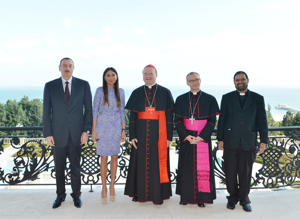 President Aliyev honored with Medalla Sede Vacante medal for merits in developing Azerbaijan-Vatican relations (PHOTO)