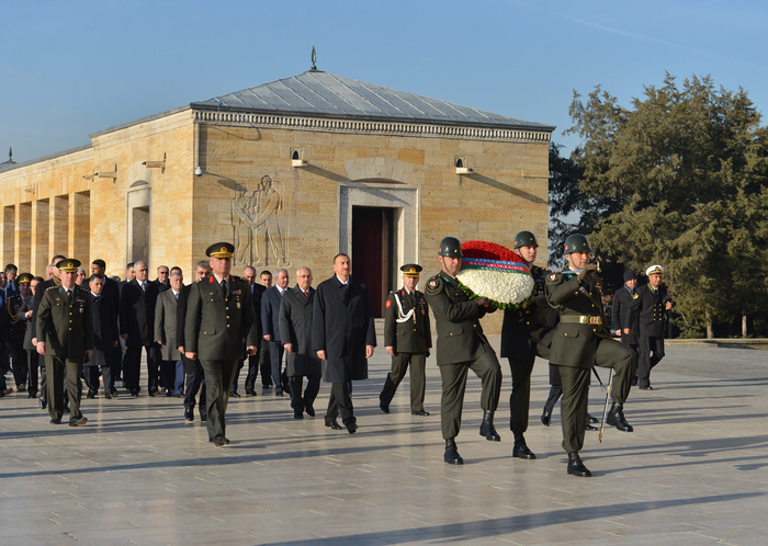 Azerbaijani President visits mausoleum of Mustafa Kemal Ataturk (PHOTO)