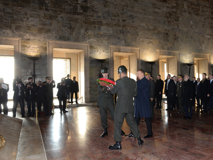 Azerbaijani President visits mausoleum of Mustafa Kemal Ataturk (PHOTO)