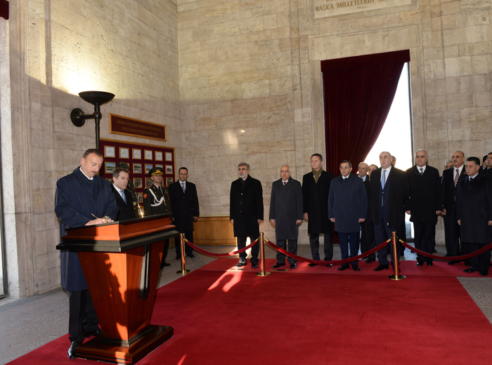 Azerbaijani President visits mausoleum of Mustafa Kemal Ataturk (PHOTO)