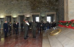 Azerbaijani President visits mausoleum of Mustafa Kemal Ataturk (PHOTO)
