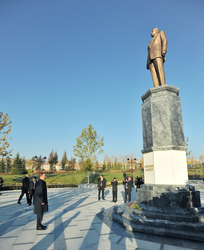 Azerbaijani President visits Heydar Aliyev Park in Ankara (PHOTO)