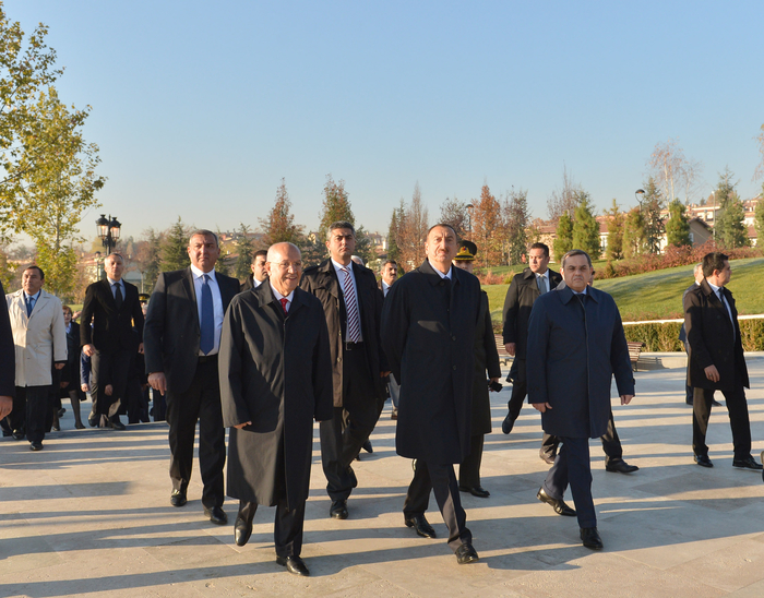 Azerbaijani President visits Heydar Aliyev Park in Ankara (PHOTO)