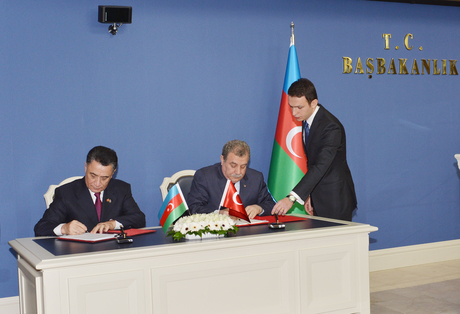 Azerbaijan, Turkey sign bilateral documents (PHOTO)