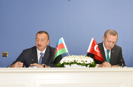 Azerbaijan, Turkey sign bilateral documents (PHOTO)