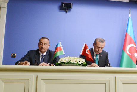 Azerbaijan, Turkey sign bilateral documents (PHOTO)