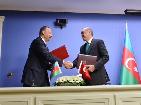 Azerbaijan, Turkey sign bilateral documents (PHOTO)