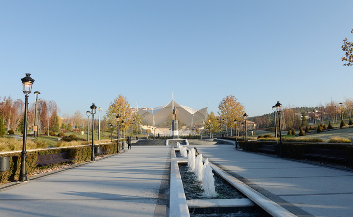 Azerbaijani President visits Heydar Aliyev Park in Ankara (PHOTO)