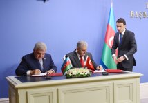 Azerbaijan, Turkey sign bilateral documents (PHOTO)