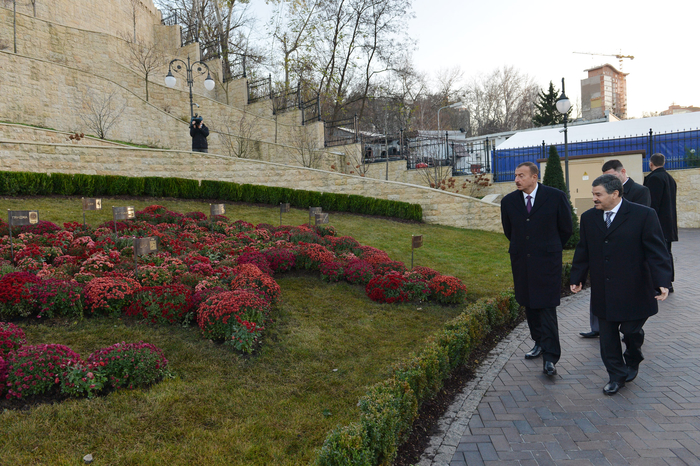 President Ilham Aliyev visits Heydar Aliyev Park in Kyiv (PHOTO)