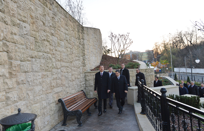 President Ilham Aliyev visits Heydar Aliyev Park in Kyiv (PHOTO)