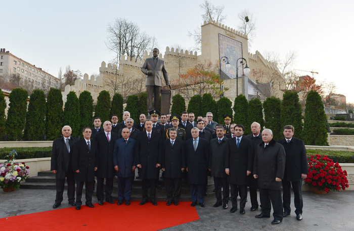 President Ilham Aliyev visits Heydar Aliyev Park in Kyiv (PHOTO)