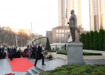 President Ilham Aliyev visits Heydar Aliyev Park in Kyiv (PHOTO)