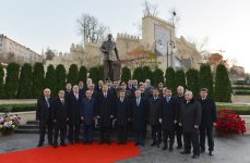 President Ilham Aliyev visits Heydar Aliyev Park in Kyiv (PHOTO)