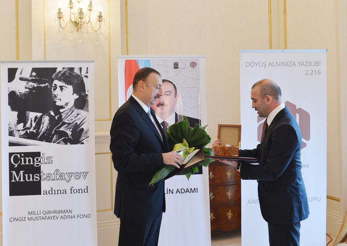 Azerbaijani president named “Person of the year 2013” by National Hero Chingiz Mustafayev Foundation and ANS Group of Companies (PHOTO)