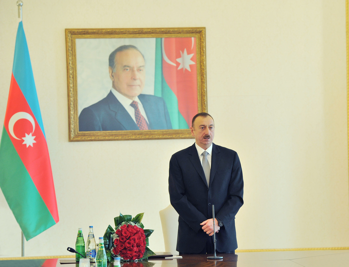 Azerbaijani president named “Person of the year 2013” by National Hero Chingiz Mustafayev Foundation and ANS Group of Companies (PHOTO)