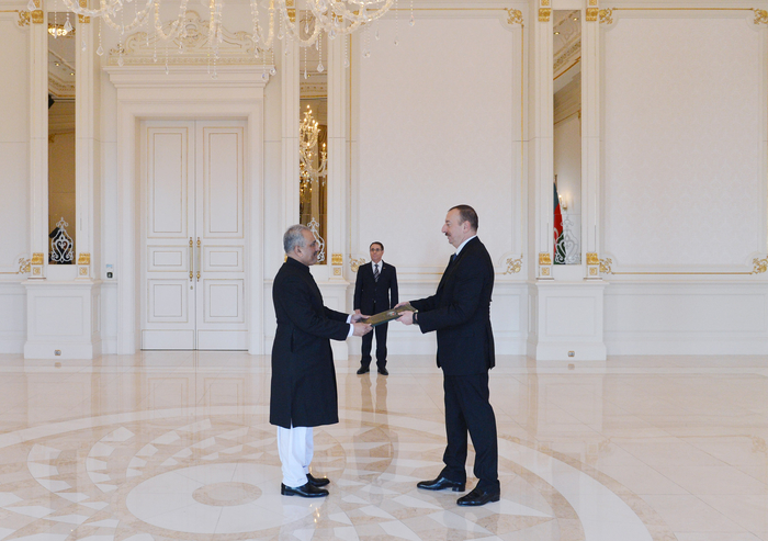 Azerbaijani president receives credentials of incoming Pakistani ambassador (PHOTO)