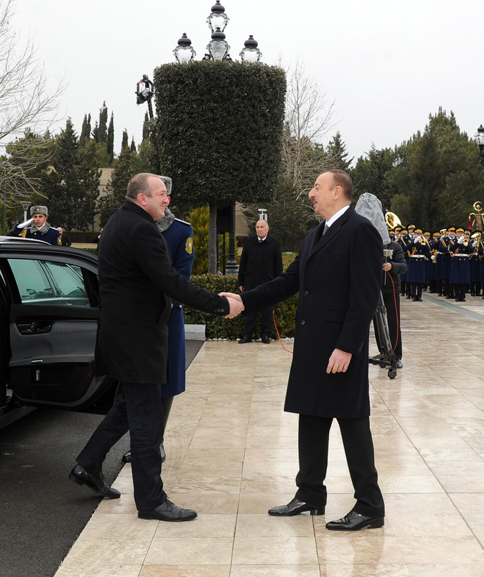 Georgian president officially welcomed to Azerbaijan (PHOTO)