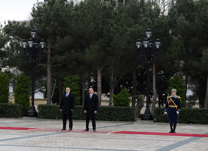 Georgian president officially welcomed to Azerbaijan (PHOTO)