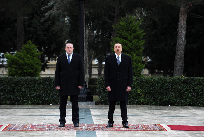 Georgian president officially welcomed to Azerbaijan (PHOTO)