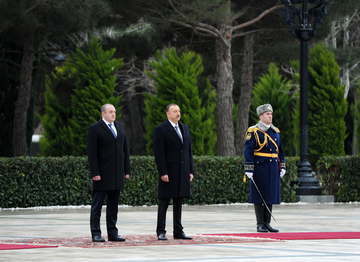 Georgian president officially welcomed to Azerbaijan (PHOTO)