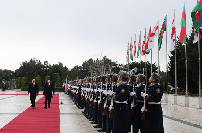 Georgian president officially welcomed to Azerbaijan (PHOTO)