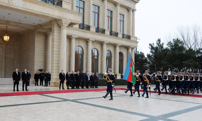 Georgian president officially welcomed to Azerbaijan (PHOTO)