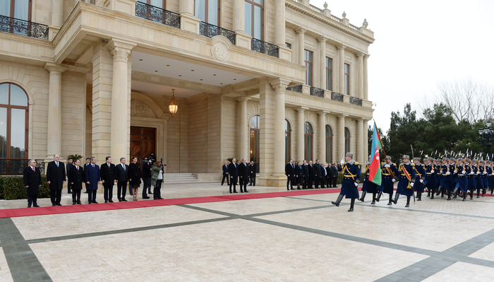 Georgian president officially welcomed to Azerbaijan (PHOTO)
