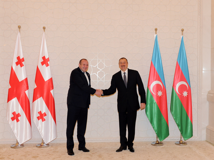 Georgian president officially welcomed to Azerbaijan (PHOTO)