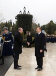 Georgian president officially welcomed to Azerbaijan (PHOTO)