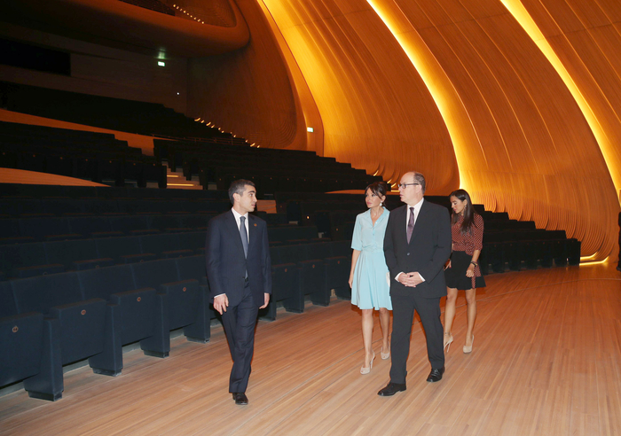 Azerbaijan`s First Lady meets Prince Albert II of Monaco (PHOTO)