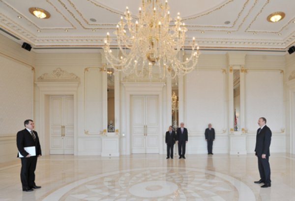 President Ilham Aliyev receives credentials of incoming Czech Ambassador
