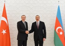 Baku hosts one-on-one meeting of Azerbaijani president and Turkish PM (PHOTO)