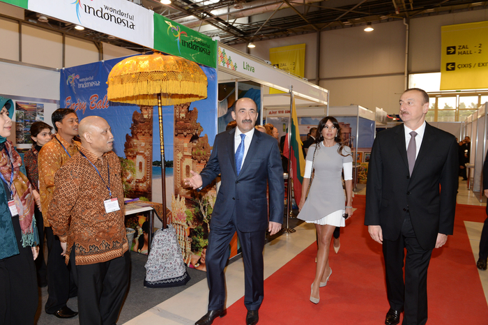 Azerbaijani president and his spouse attend exhibitions in Baku (PHOTO)