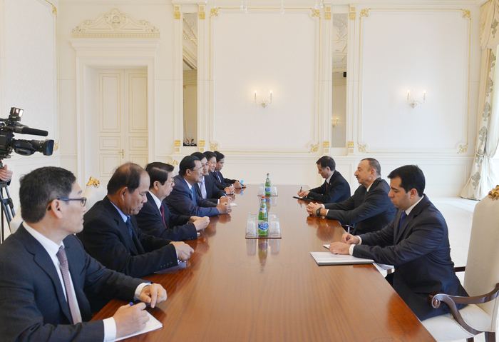 Azerbaijani president receives delegation led by Cambodian prime minister