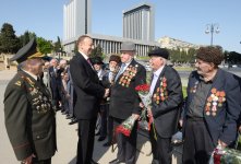 Azerbaijani president attends Victory Day ceremony in Baku (PHOTO)